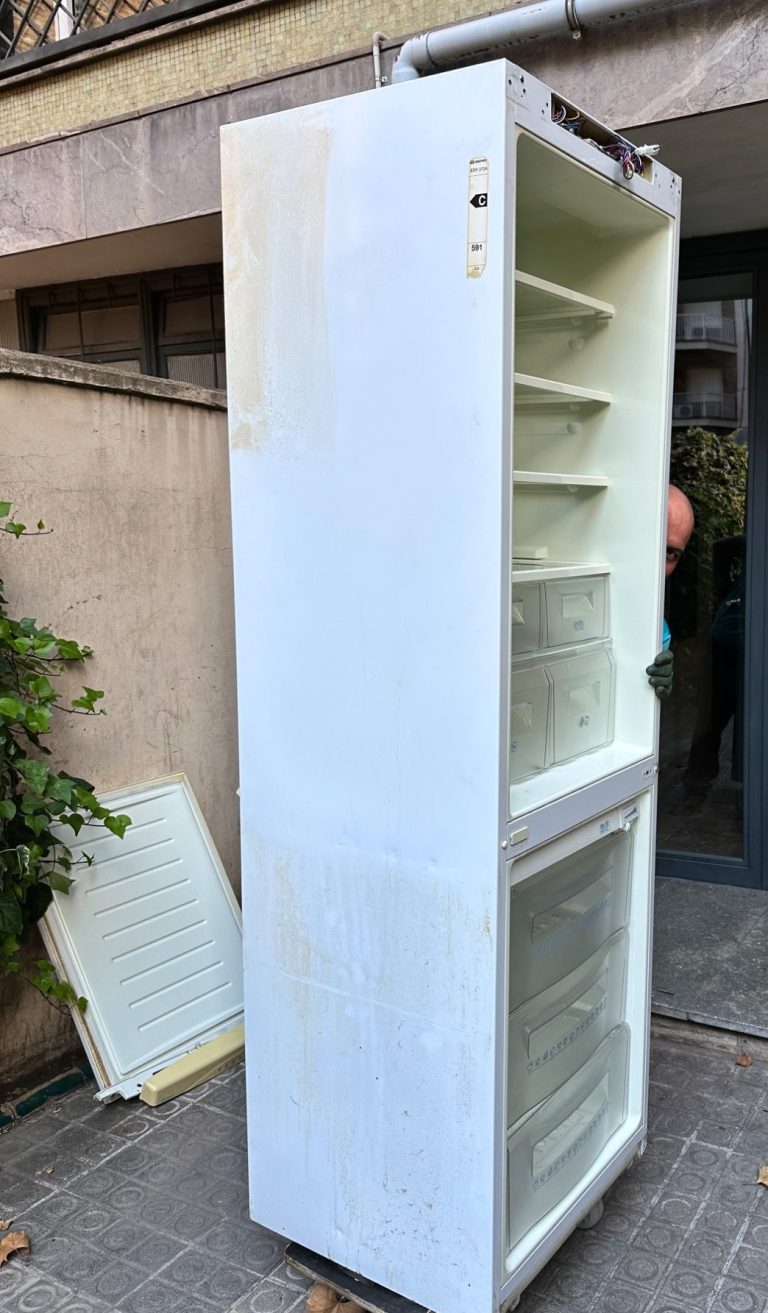 Recogida de electrodomésticos viejos en Barcelona, neveras, lavadoras y frigorifico
