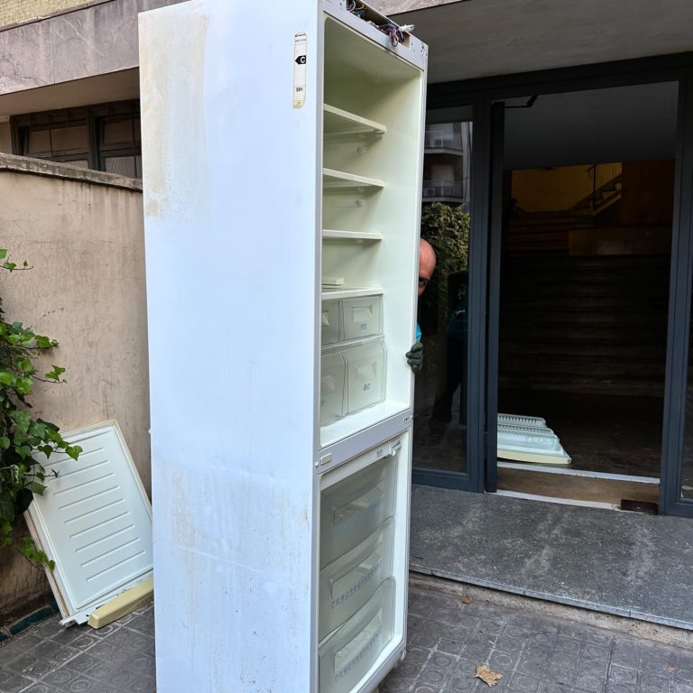 Recogida de electrodomésticos viejos en Barcelona, neveras, lavadoras y frigorifico