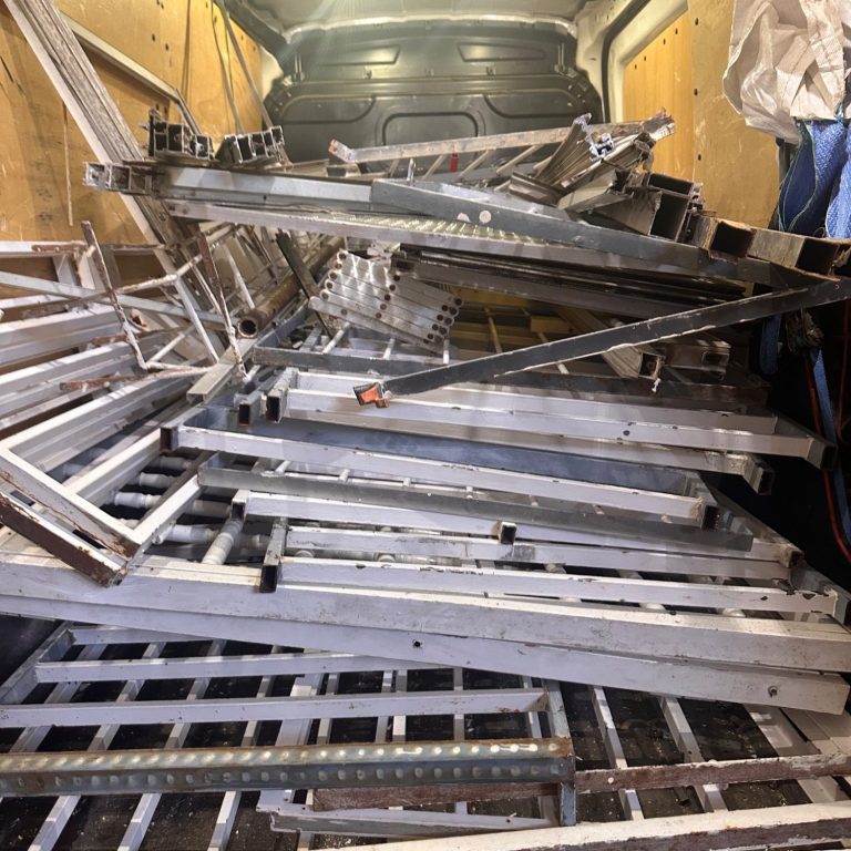 Recogida de chatarra y metales viejos en Barcelona por LoTiramos.com